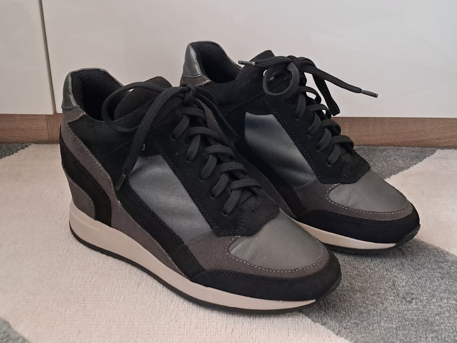 Buty Sneakersy damskie na koturnie Geox rozm. 38