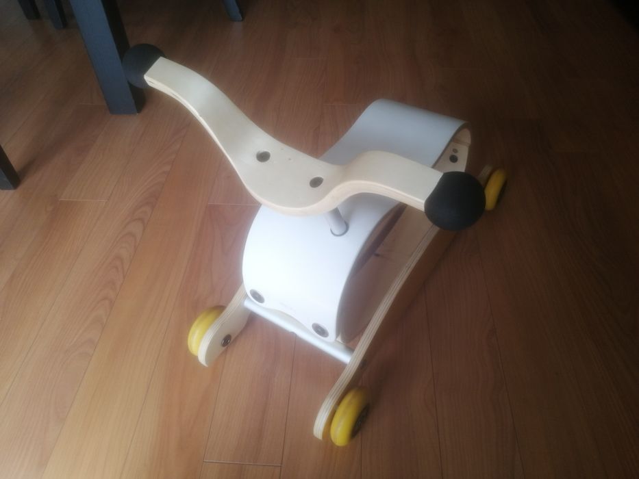 Baloiço com rodas infantil wishbone
