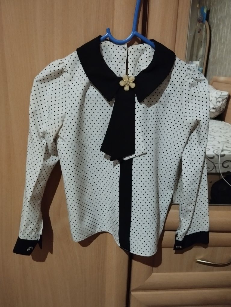 Шкільні блузки з коротким та довгим рукавом на дівчинку 6-7 років