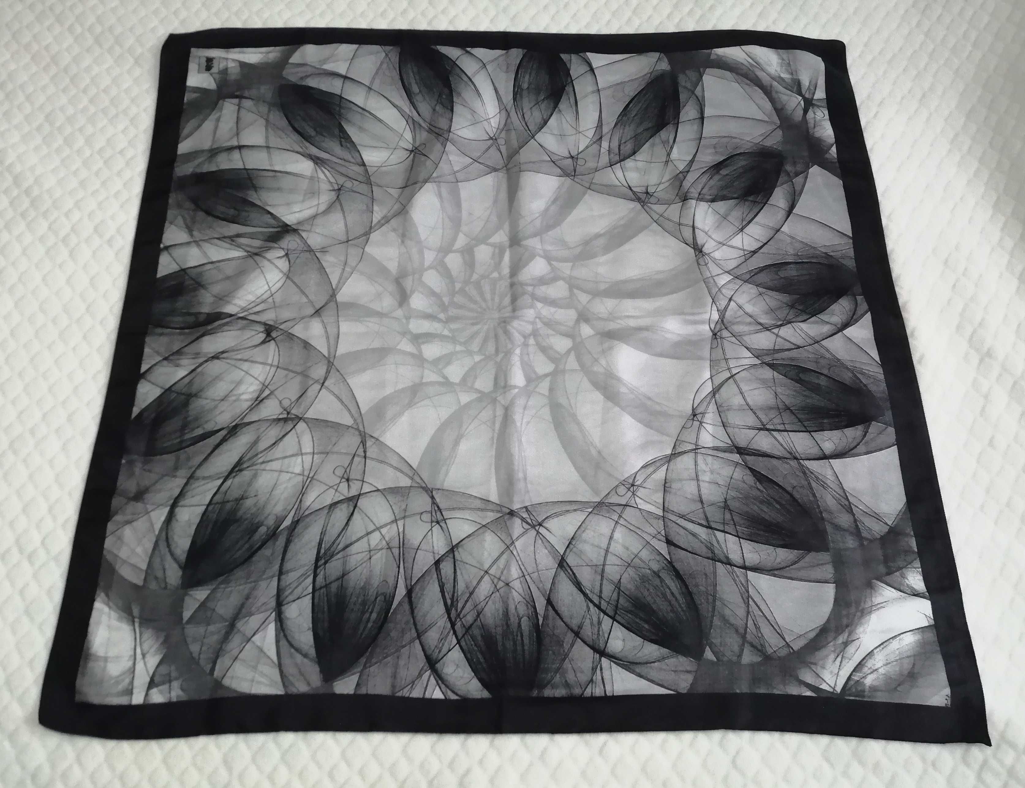 Apaszka, czarny, szary, wzory geometryczne, 91x91cm (Odzież)
