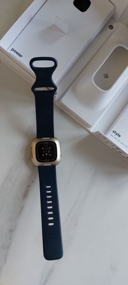 Zegarek Smartwatch Fitbit versa 3 Granatowo-złoty