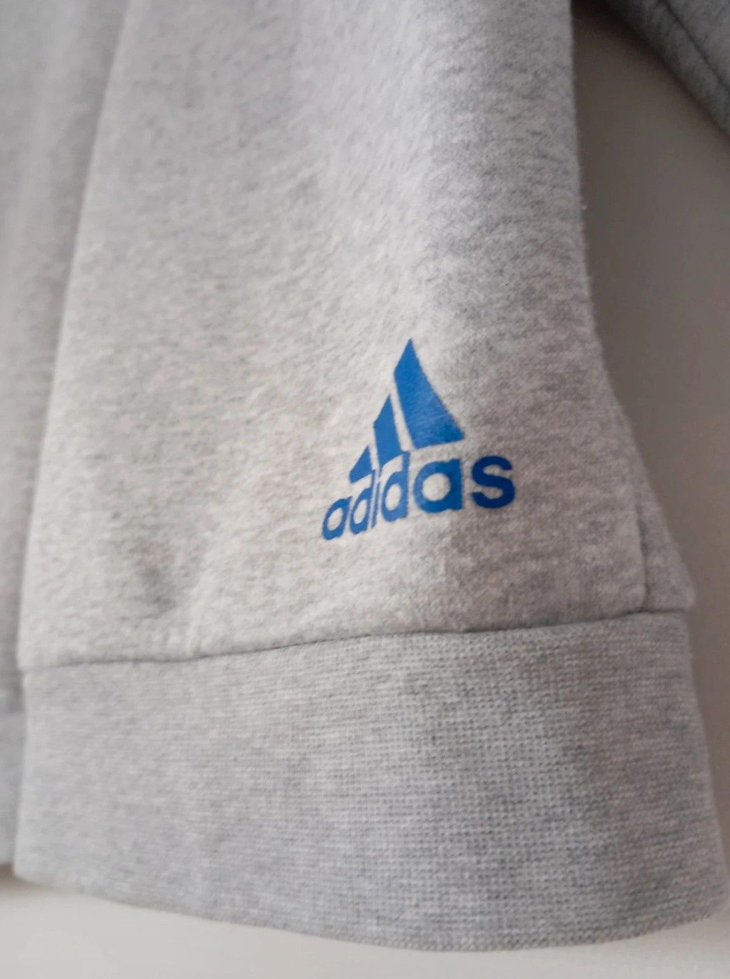 Casaco adidas com fecho