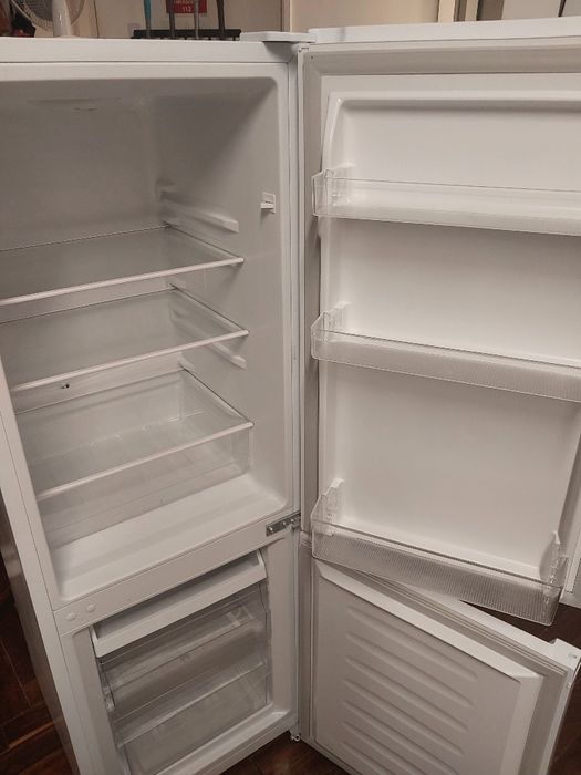 Frigorífico combinado pequeno (140 de altura)