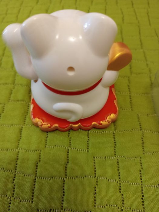 Gato da prosperidade novo.
