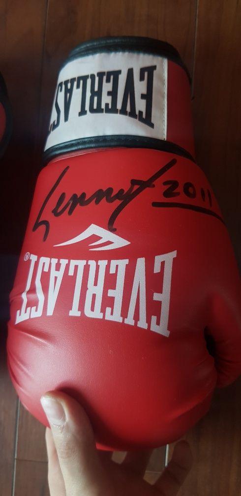 Rękawice bokserskie Everlast z podpisem Lennox Lewisa