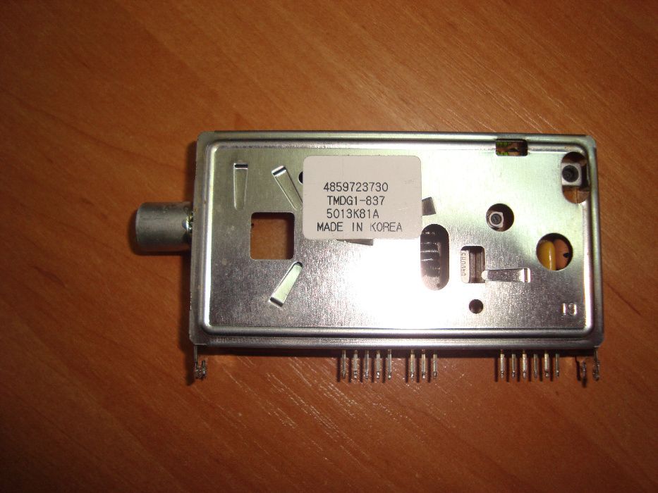 Тюнер TMDG1-837 TUWRF4EG-778F2D P3 TDQ-4D UV917/IEC рабочий, демонтаж