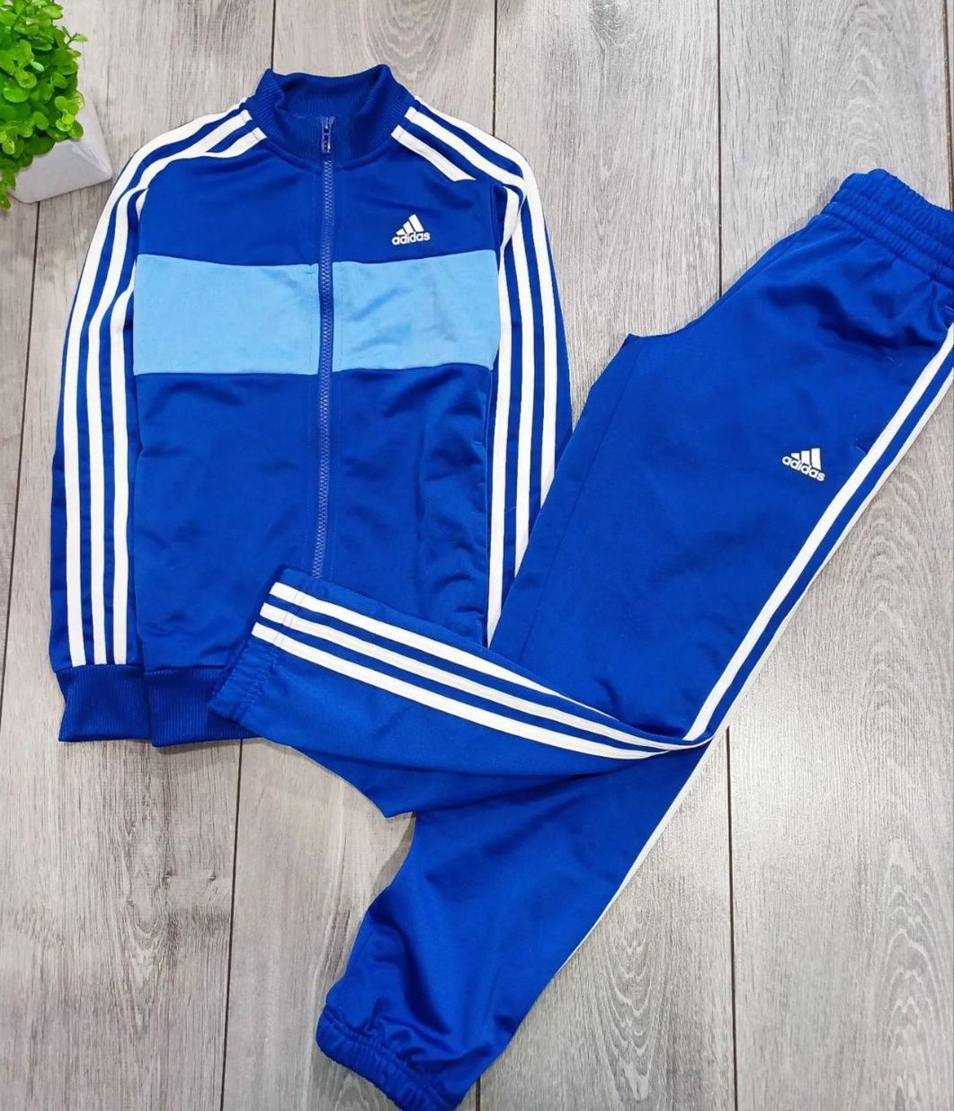 Спортивний костюм хлопчику Adidas. Оригінал! Неймовірний! Новий!