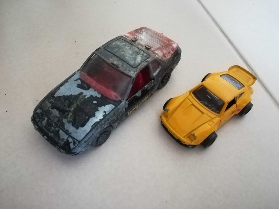 2 porsches miniatura