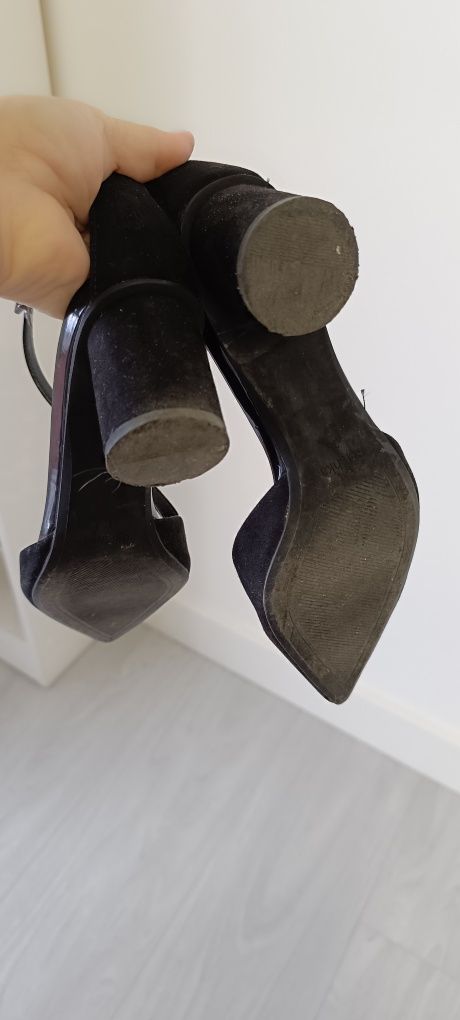 Sapatos pretos elegantes tamanho 35