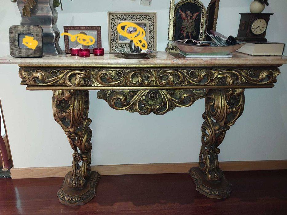 Aparador estilo rocócó em ouro velho