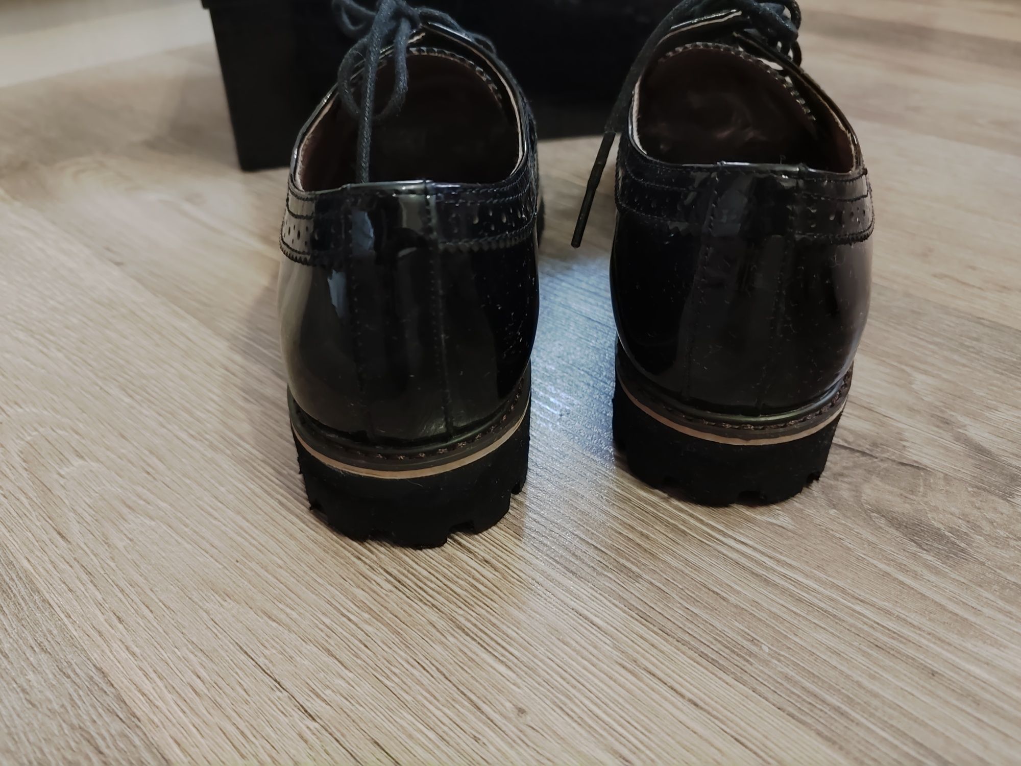 Жіночі лофери, туфлі фірми Kadar