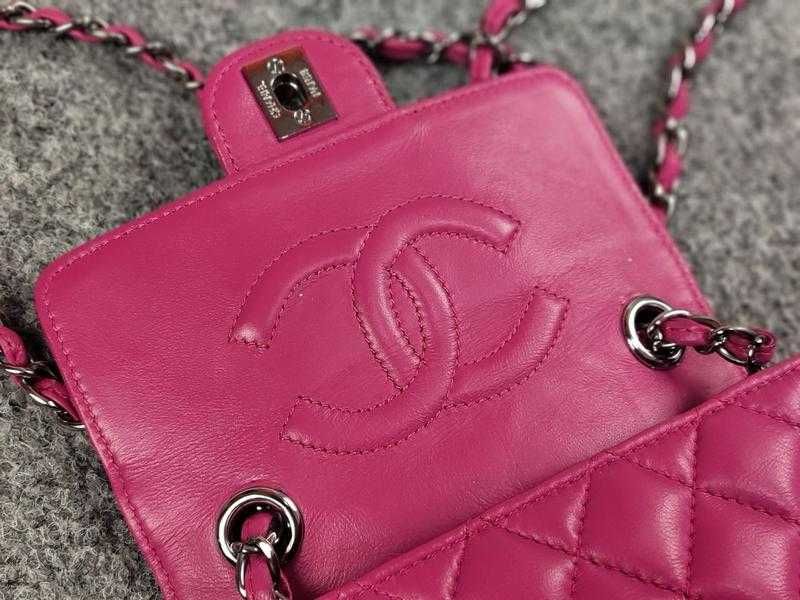 Бездоганна рожева сумка Chanel pink quilted на довгому ремінці