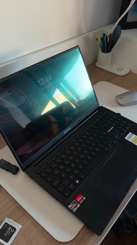 Portátil Asus VivoBook OLED M1505YA