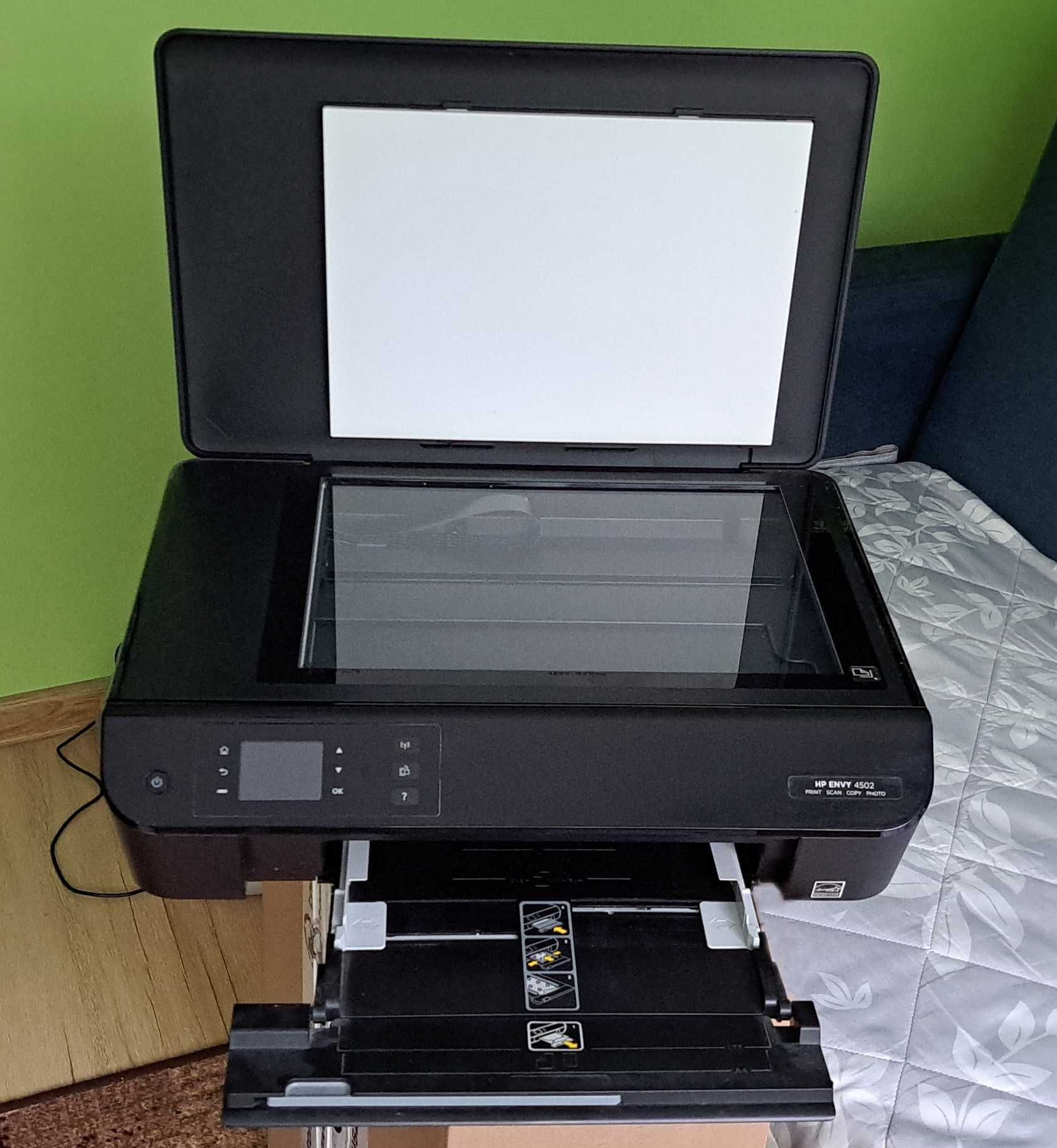 Drukarka-skaner-kopiarka firmy Hewlett-Packard model Envy 4502