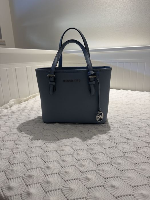 Carteira Micheal Kors azul claro