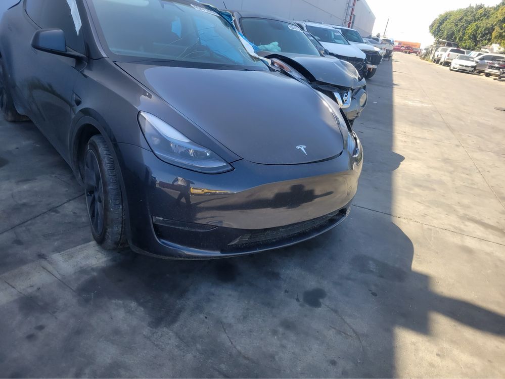 Бампер задній двері четверть Tesla Y PN01 2024