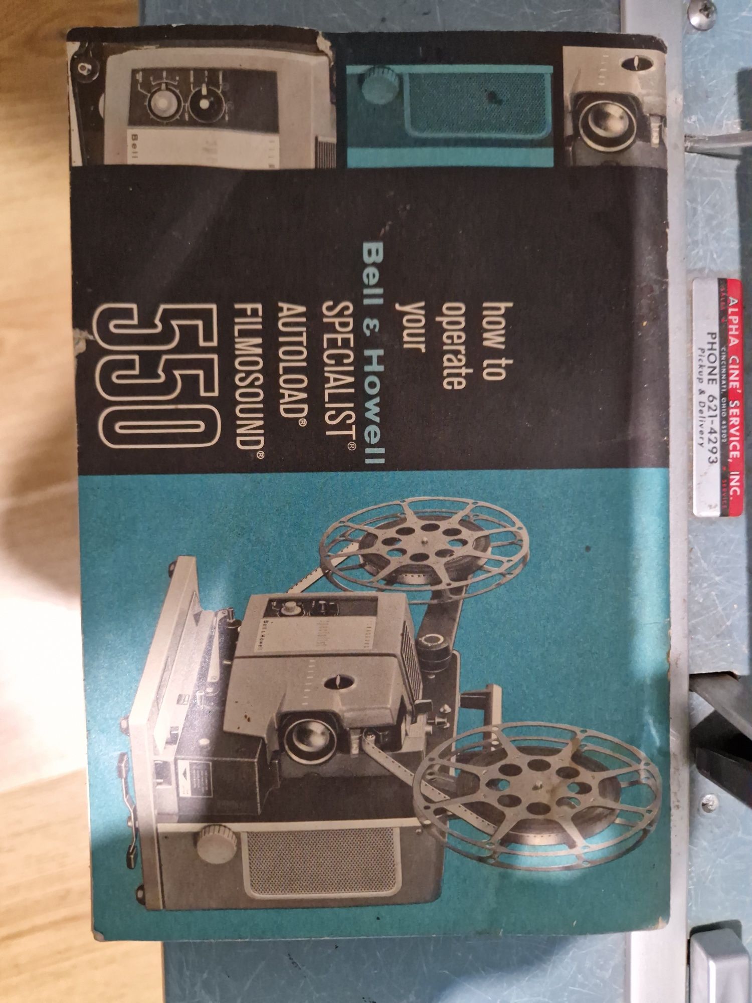 Projektor filmowy Bell & Howell 550  na taśmy 16mm