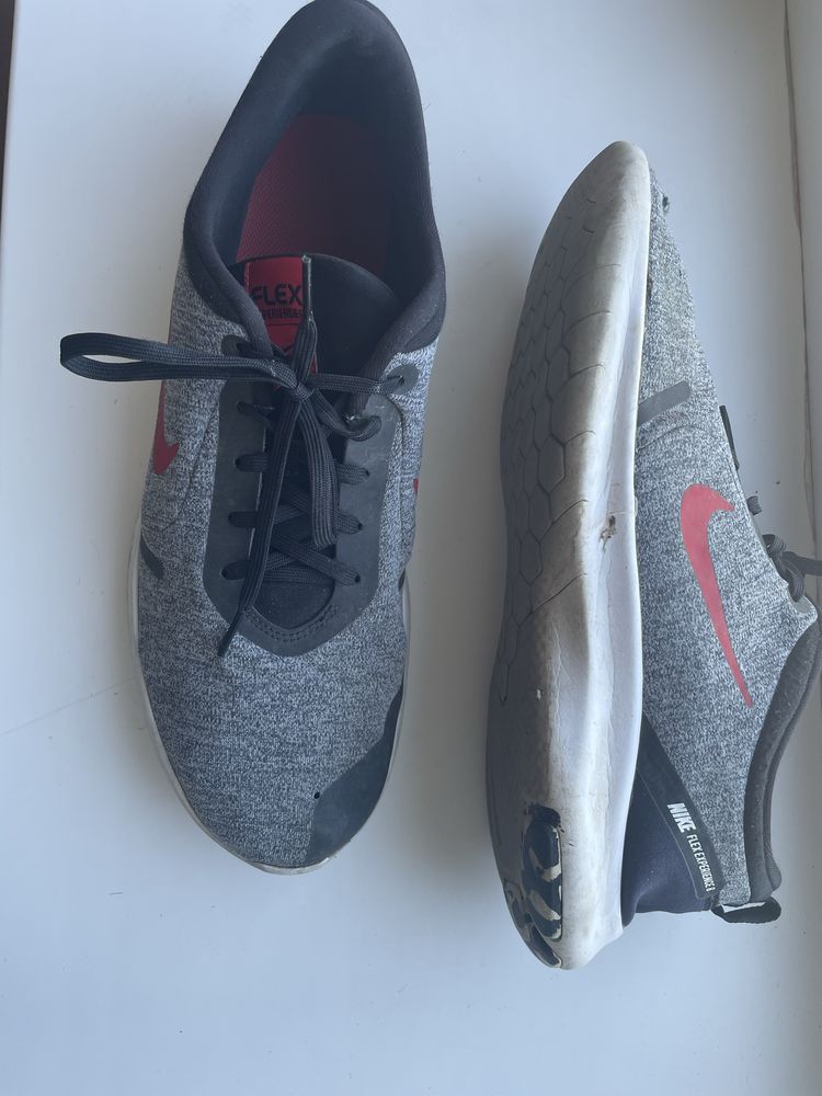 NIKE FLEX Experience 8