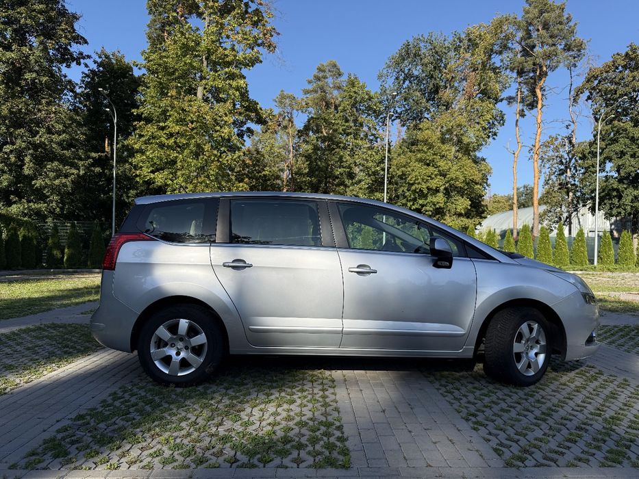 Продам Peugeot 5008 1.6 hdi 2010 дизель