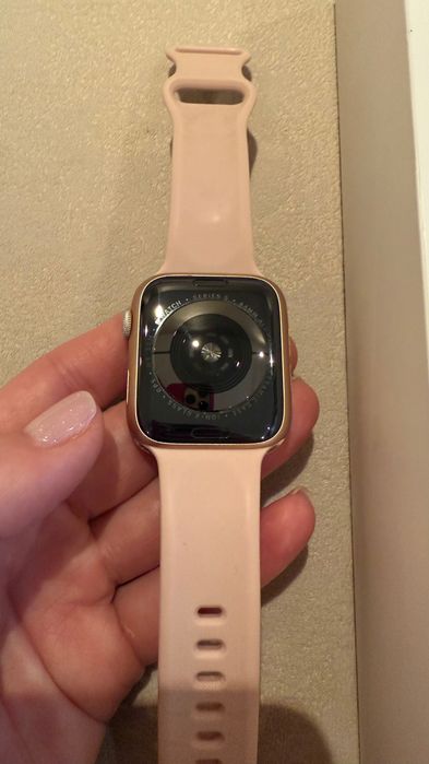 Apple Watch SERIES 5
Gold
