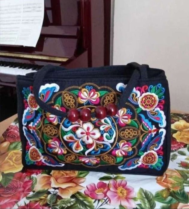 Женская сумка с вышивкой с ручками в стиле бохо
