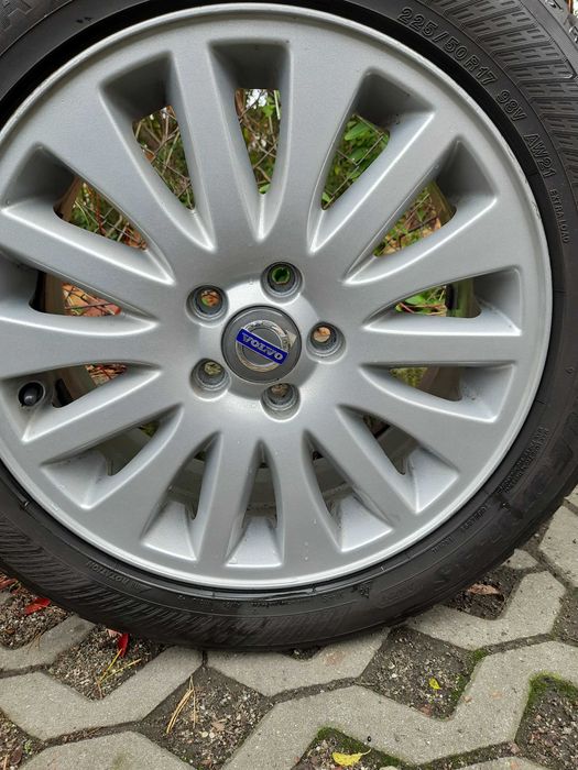 Felgi alu 17 z oponami 225/50/17 wielosezonowe.