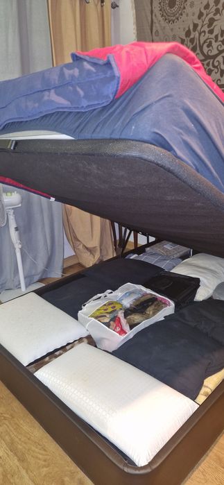 Cama de casal + colchão Ikea com arrumação por baixo 140cm/200cm