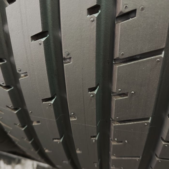 225/55/19 Sprzedam komplet opon letnich Toyo