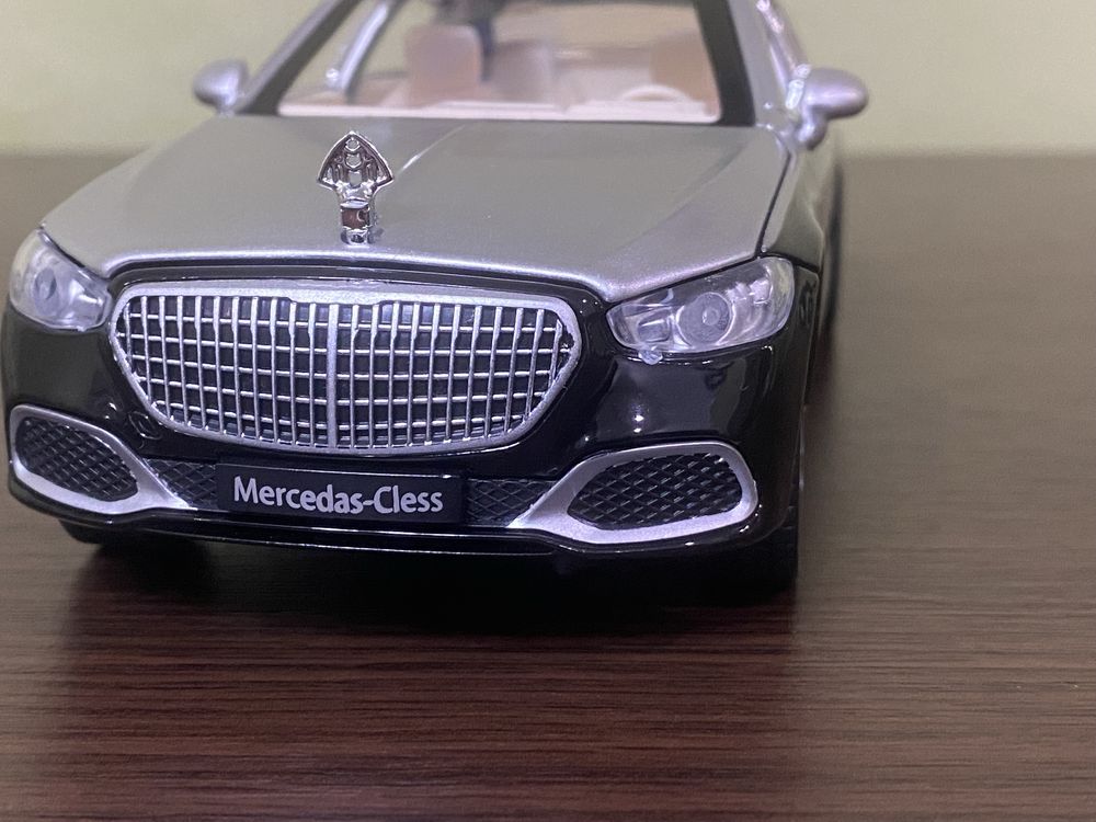 Модель авто 1:22 Mersedes S-400 Maybach