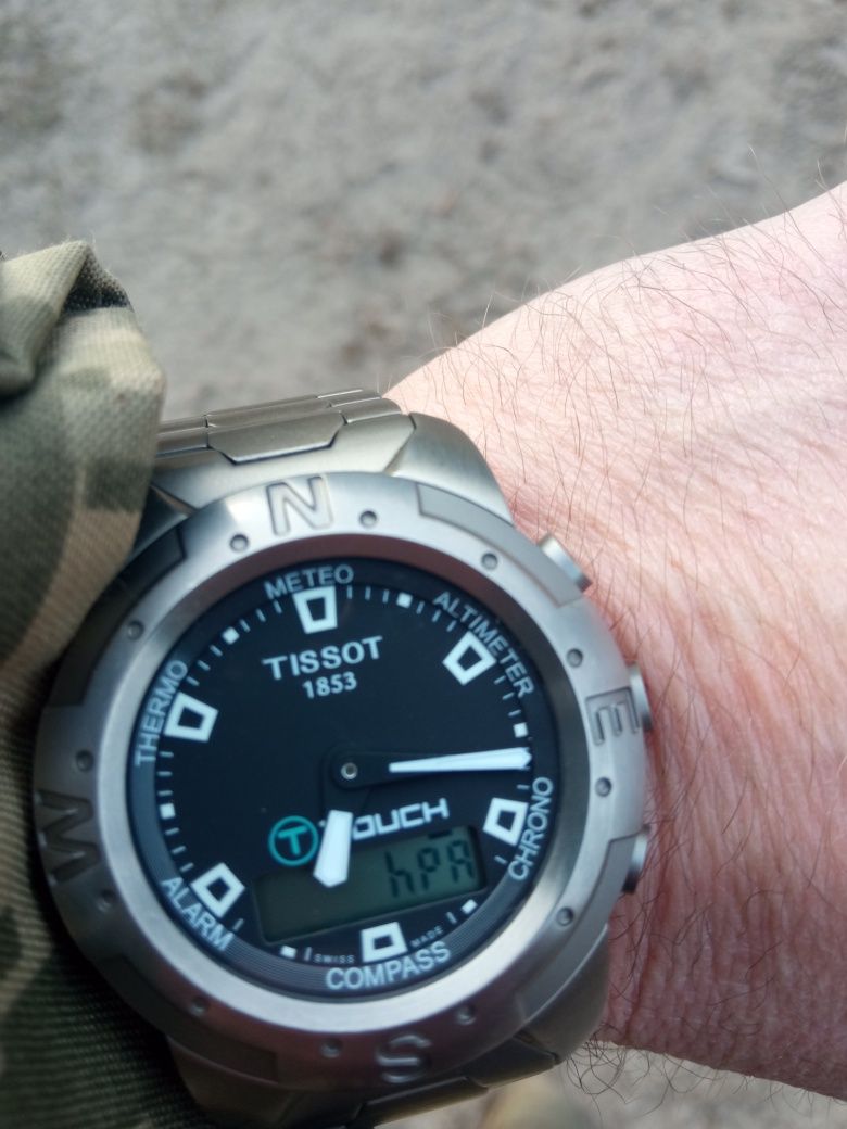Годинник Tissot t-touch.
