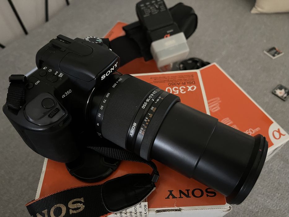 Máquina fotográfica DSRL Sony Alpha a350 Lente 18-250mm c/ extras