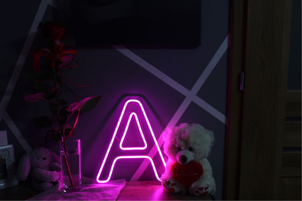 Neon literka „A”