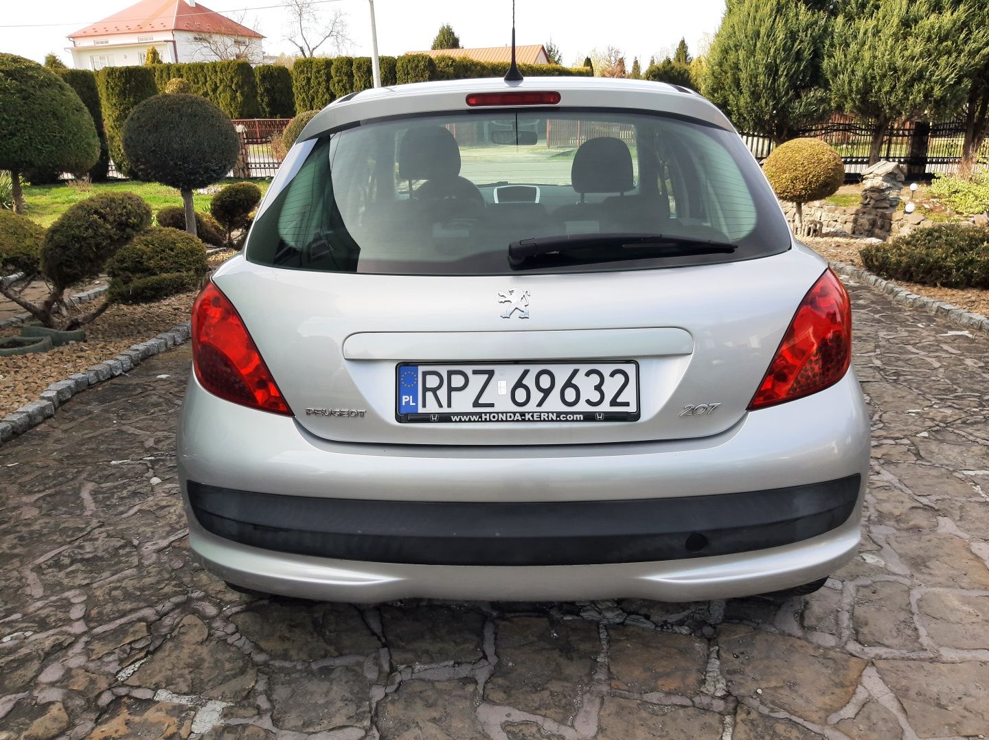 Peugeot 207 1.4 sprowadzony zarejestrowany faktura stan bardzo dobry