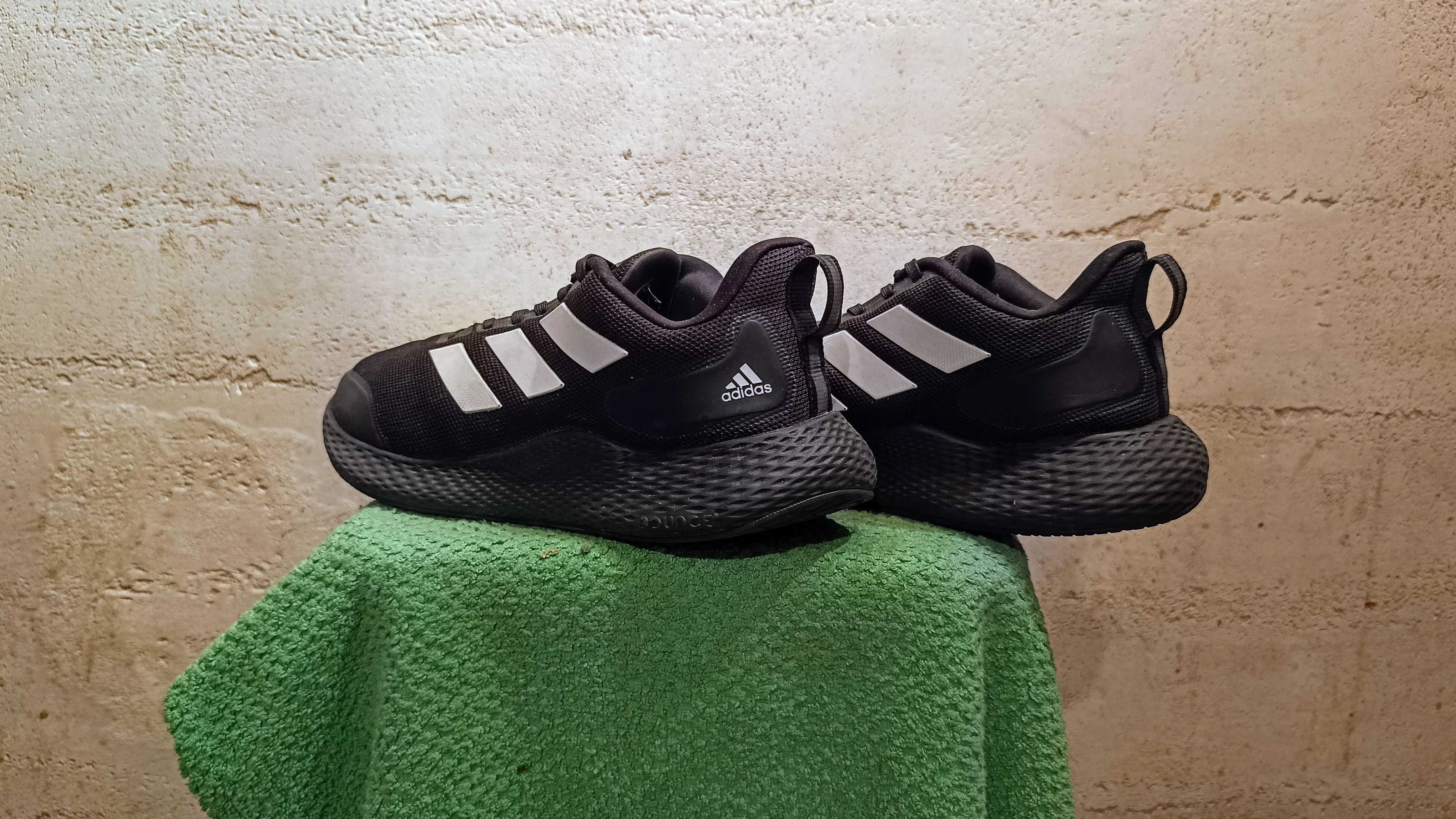 Buty do biegania ADIDAS EDGE GAMEDAY r.44 2/3 stan bardzo dobry