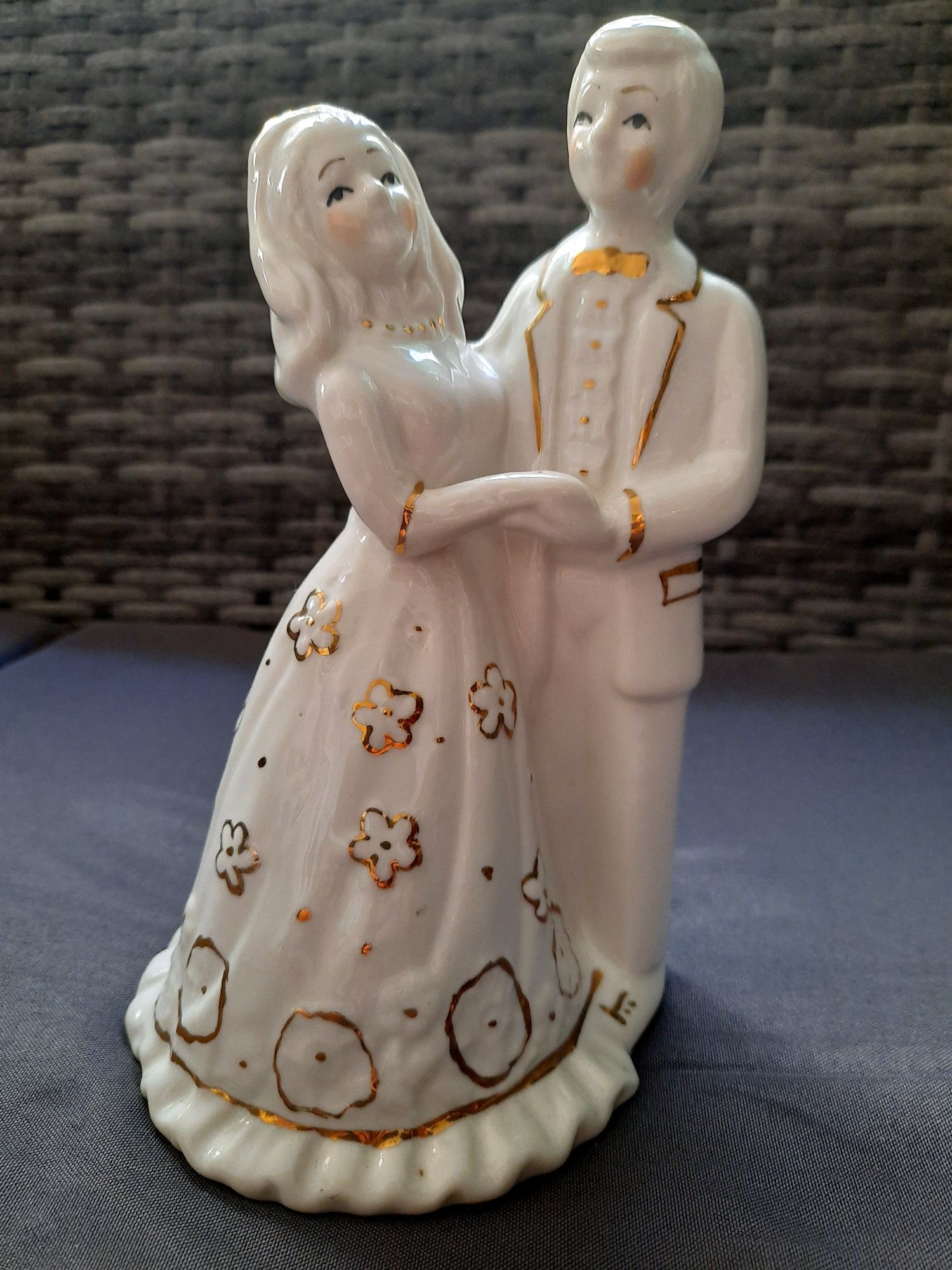 Casal de noivos em porcelana