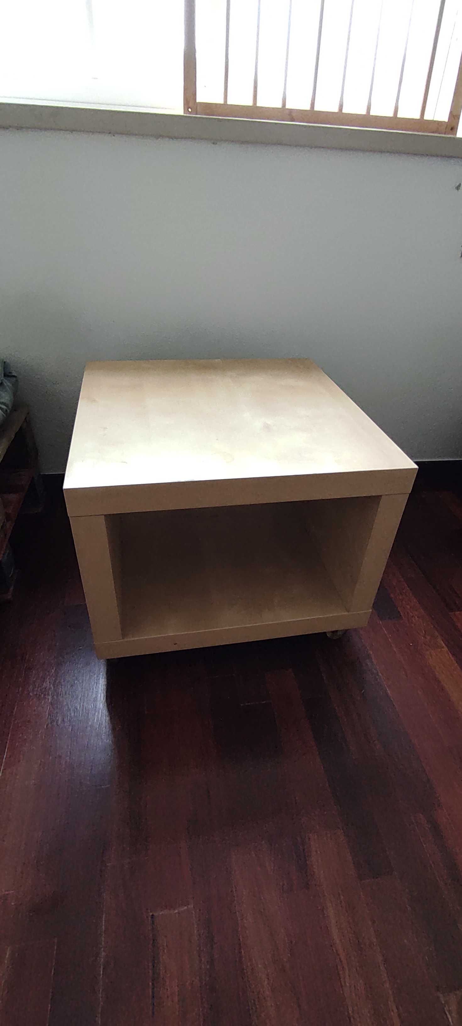 Mesa de Centro com Rodas IKEA - Bom estado