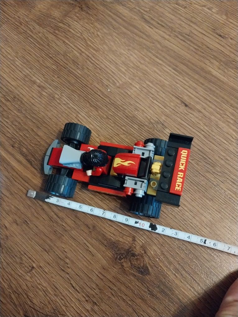 Конструктор машинка Лего