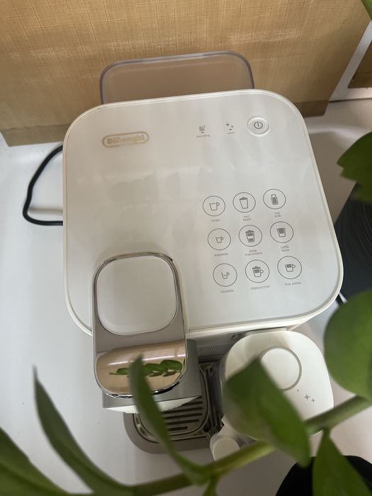 Капсульна кавомашина DeLonghi Nespresso