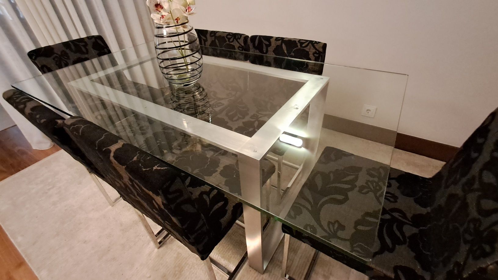 Mesa vidro com estrutura inox
