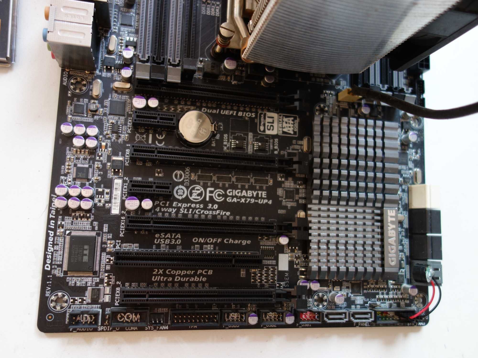 Gigabyte GA-X79-UP4 - LGA2011 + Xeon E5-2650 V2 + Fortis - 8 rdzeni