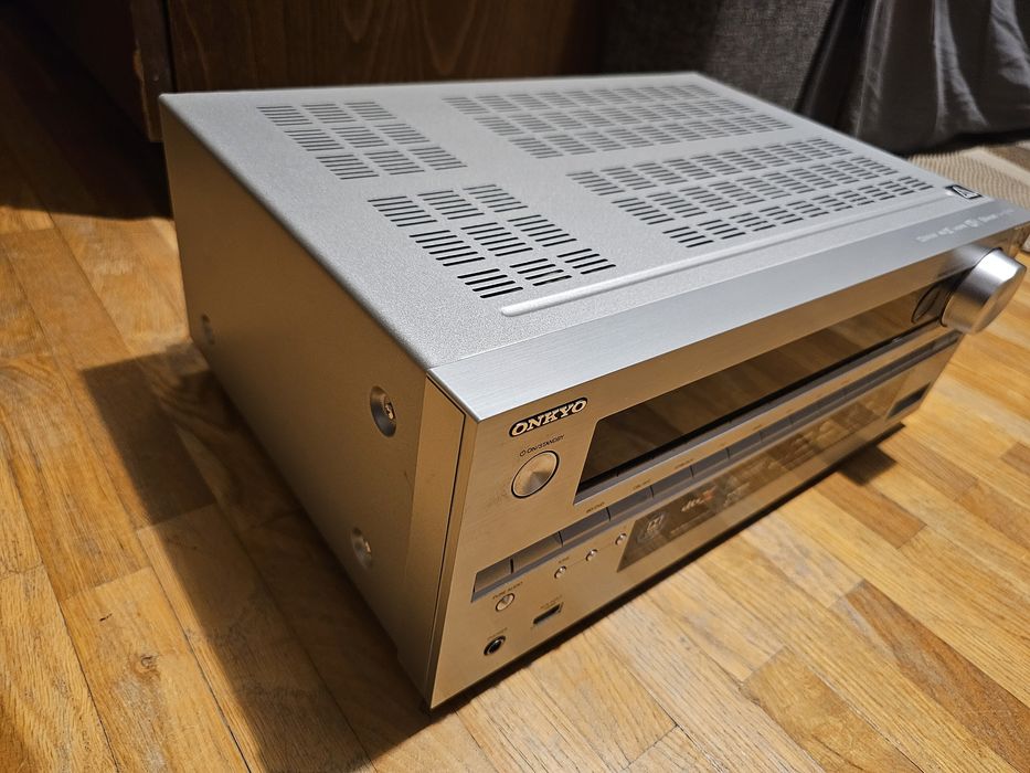 Onkyo TX-NR646 Amplituner 4K Atmos
