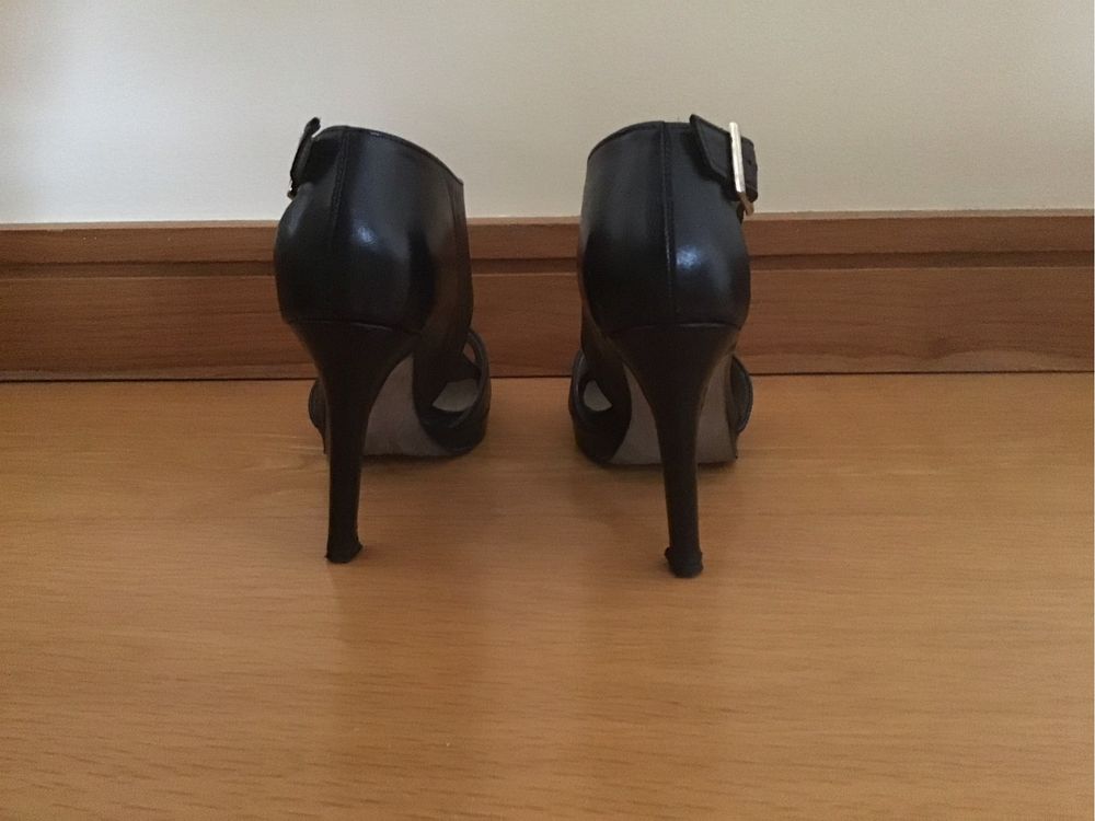Sapatos salto alto senhora