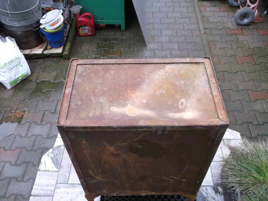 przedwojenne szafki medyczne i stolik z prlu