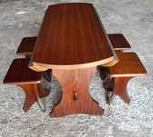 Mesa de madeira dobrável (estilo borboleta) + 4 bancos