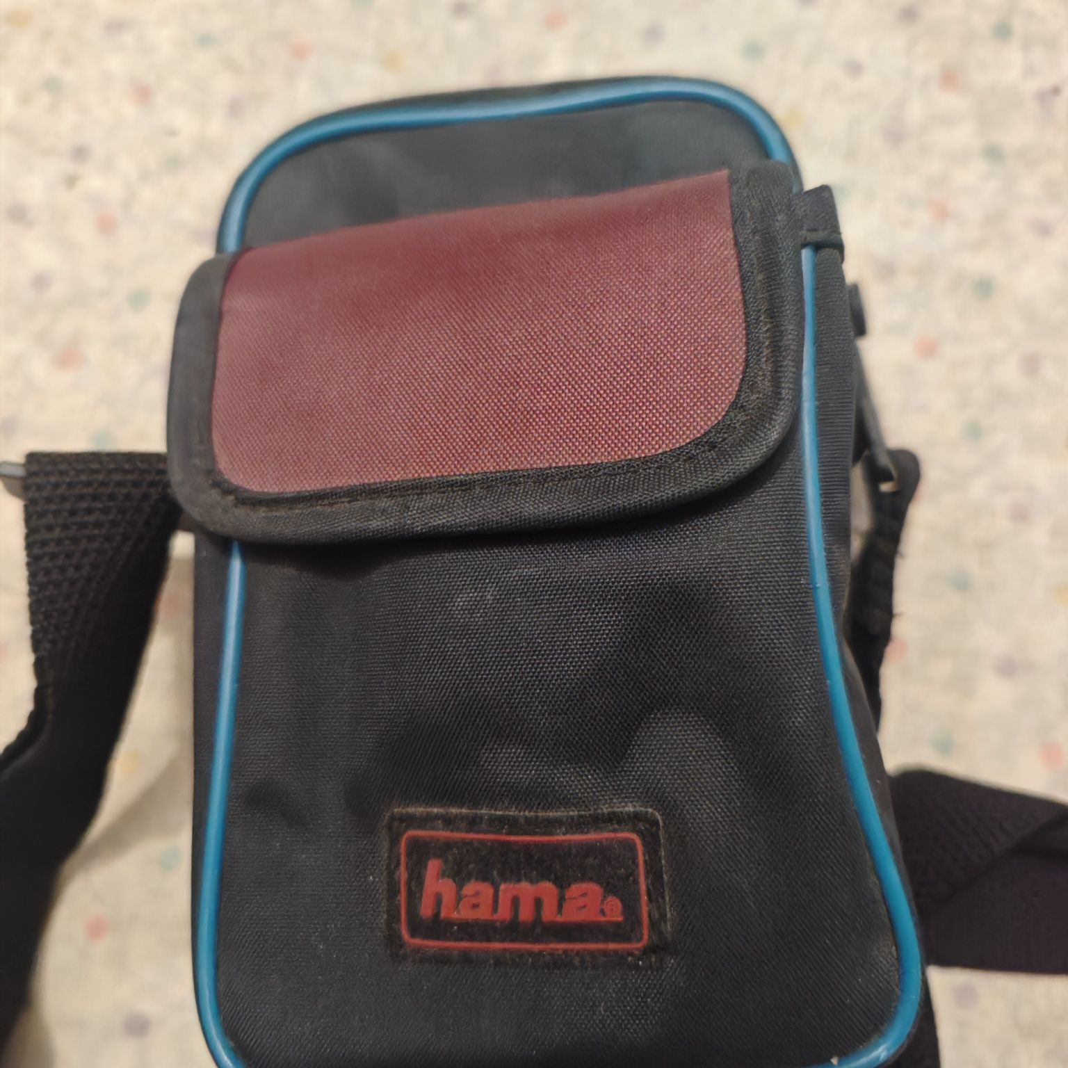 Máquina fotográfica da marca hama com flash