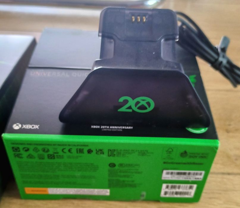 Pad Xbox 20 Anniversary oraz stacja do ładowania i bateria