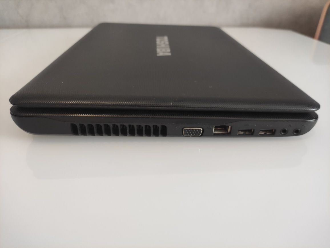 Toshiba Satellite C660D-121 (15,6 дюймів)