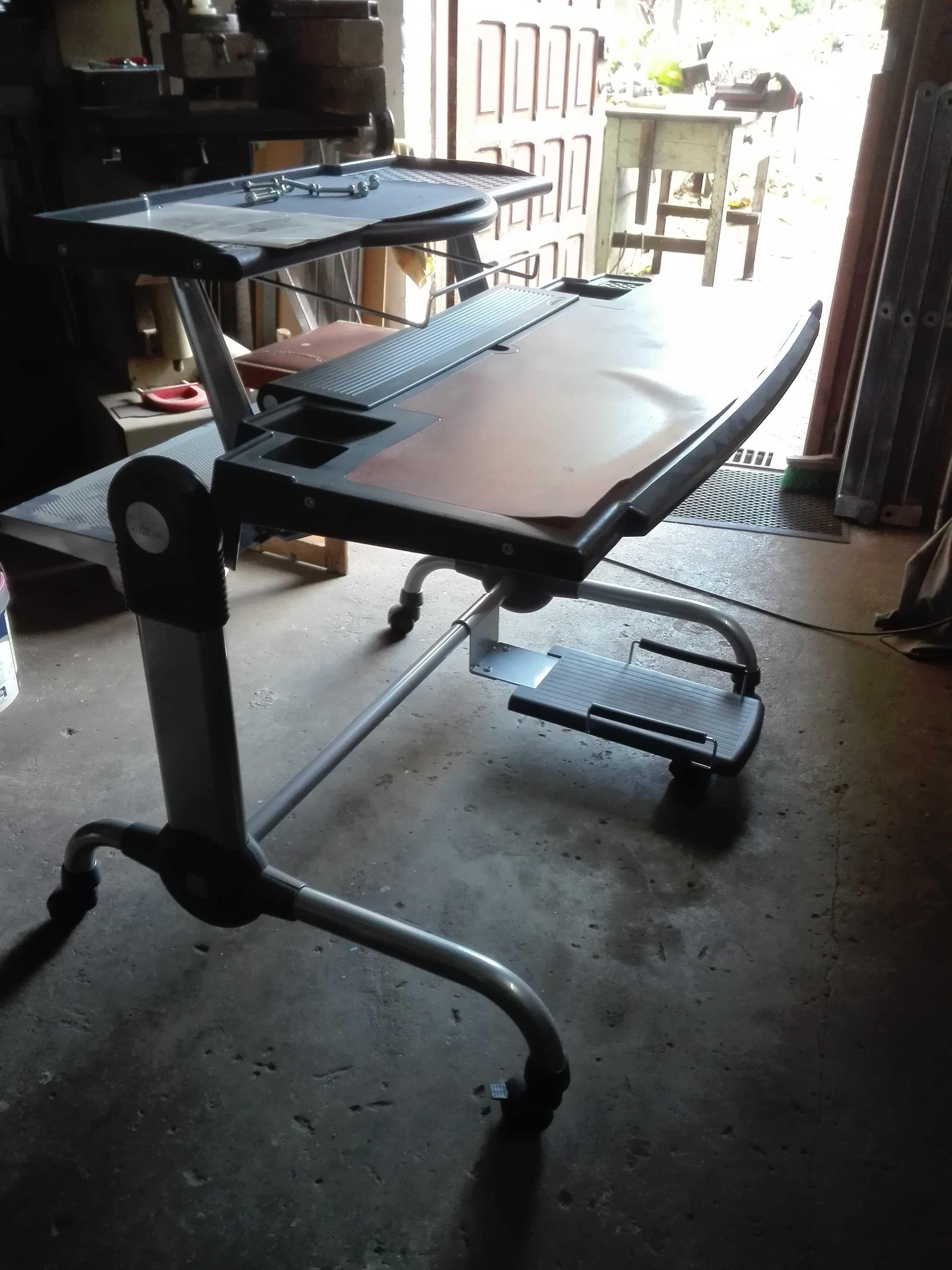 Stolik biurko pod komputer