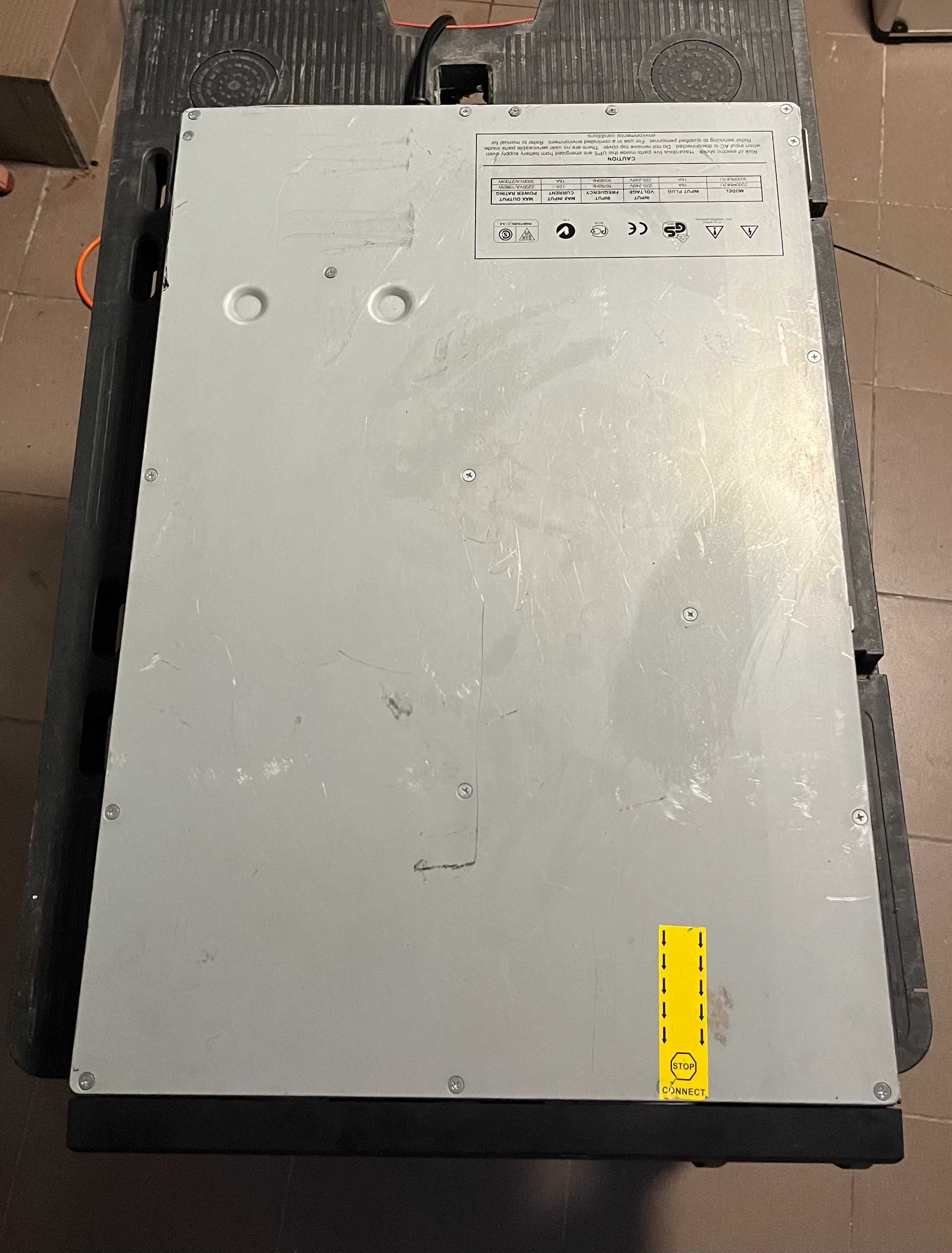 Zasilacz UPS APC SMT2200RMI2U - nowe akumulatory, szyny do szafy rack