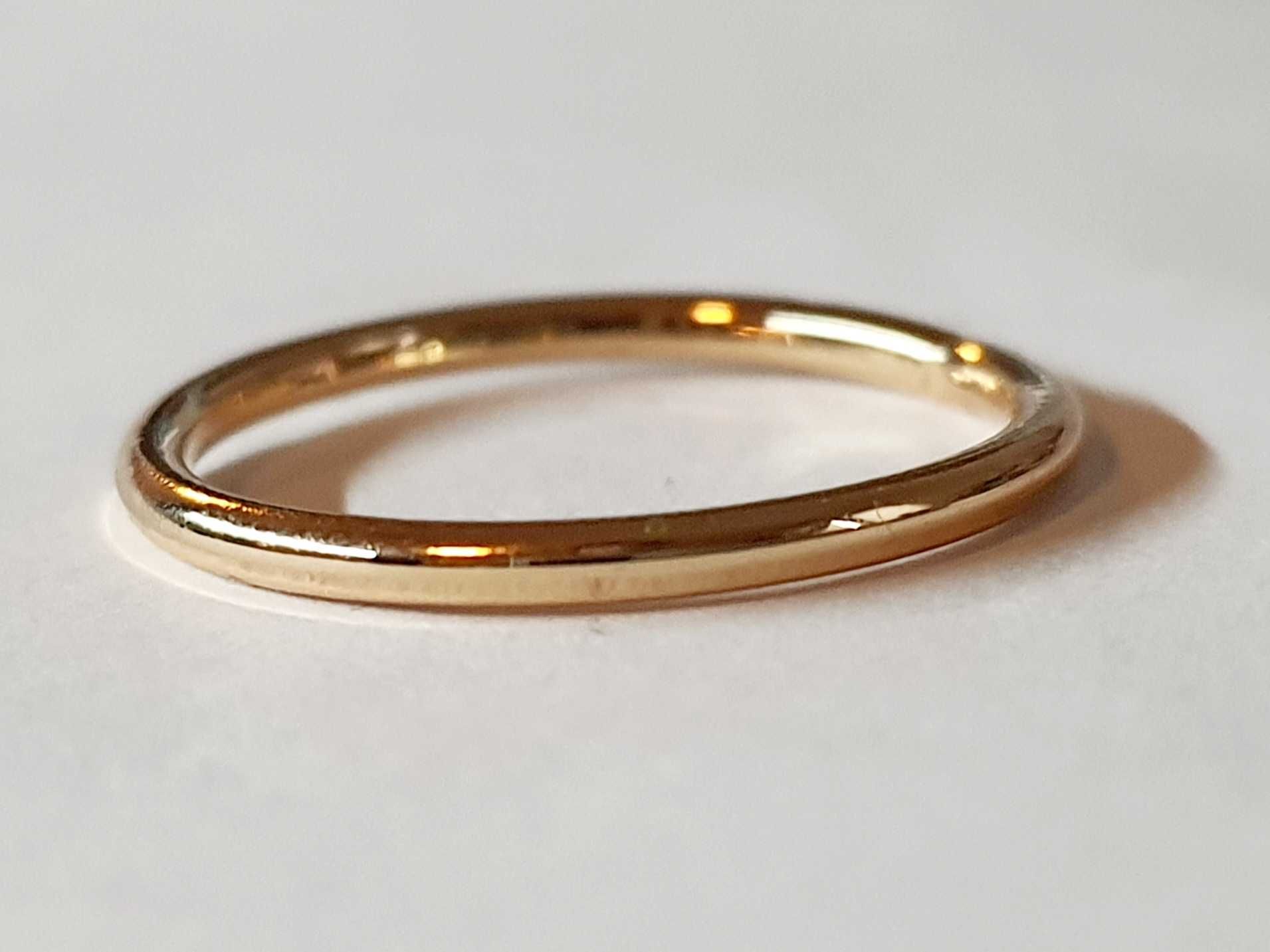 Delikatna Obrączka Złota Stal Chirurgiczna 17mm